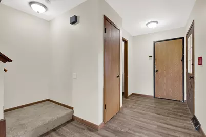 8127 S Legend Dr #D, Franklin, WI 53132 - Photo 5