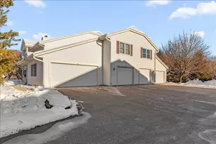 831 Devonshire Ln, West Bend, WI 53090 - Photo 15