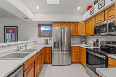 2215  Circle Rdg #D, Delafield, WI 53018 - Photo 9