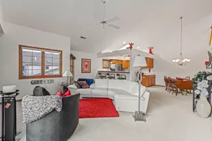 2215 Circle Ridge, Delafield, WI 53018 - Photo 7