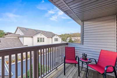 2215  Circle Rdg #D, Delafield, WI 53018 - Photo 25