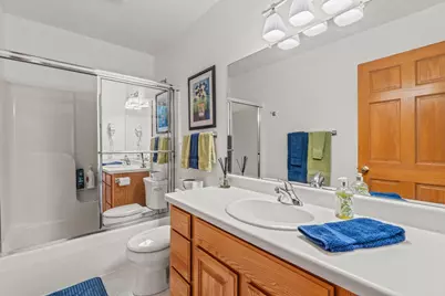 2215  Circle Rdg #D, Delafield, WI 53018 - Photo 21