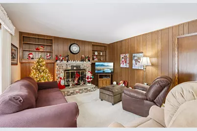 1120  Hemlock Ln, Waukesha, WI 53189 - Photo 7