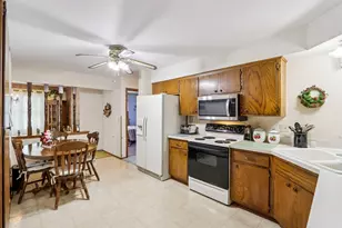 1120 Hemlock Ln, Waukesha, WI 53189 - Photo 5