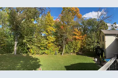 S77W19942  Holly Patch Ct, Muskego, WI 53150 - Photo 3