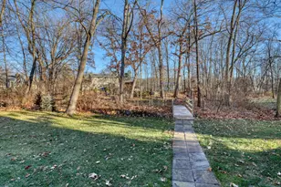 S77W19942 Holly Patch Ct, Muskego, WI 53150 - Photo 5