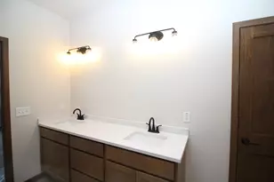 522 Calvin Ln, Racine, WI 53406 - Photo 15