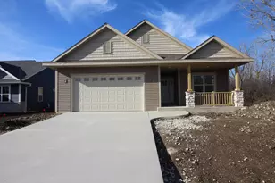 522 Calvin Ln, Racine, WI 53406 - Photo 1