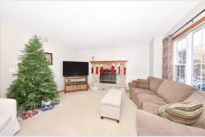 W213N16501  Glen Brooke Dr, Jackson, WI 53037 - Photo 3