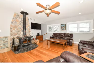 4222  Maple Dr, Delavan, WI 53115 - Photo 9