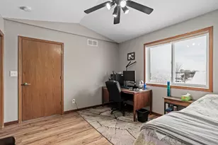 928 Broadmoore Dr, Hartford, WI 53027 - Photo 17