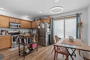 928 Broadmoore Dr, Hartford, WI 53027 - Photo 13