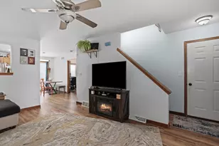 928 Broadmoore Dr, Hartford, WI 53027 - Photo 11