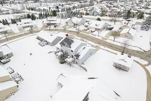 928 Broadmoore Dr, Hartford, WI 53027 - Photo 9