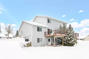 928 Broadmoore Dr, Hartford, WI 53027 - Photo 3