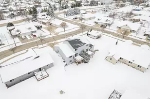 928 Broadmoore Dr, Hartford, WI 53027 - Photo 7