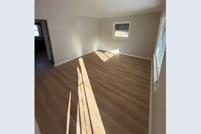 4334 W Eggert Pl, Milwaukee, WI 53218 - Photo 5