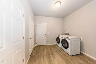 680  Hillside Ln, Cedarburg, WI 53012 - Photo 5