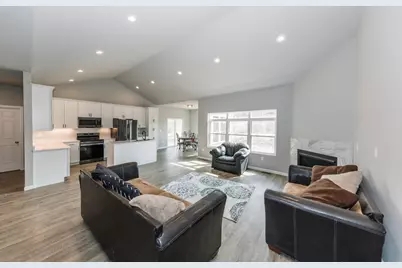 680  Hillside Ln, Cedarburg, WI 53012 - Photo 7