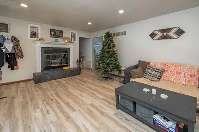 517  Fox Knoll Dr, Racine, WI 53185 - Photo 3