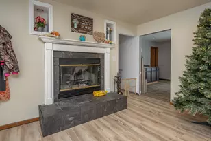 517 Fox Knoll Dr, Racine, WI 53185 - Photo 7