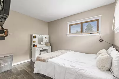 2352 S 79th St, West Allis, WI 53219 - Photo 11