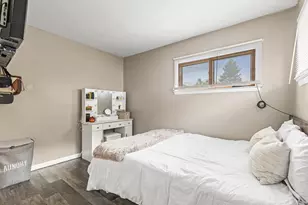 2352 S 79th St, West Allis, WI 53219 - Photo 11