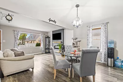 2352 S 79th St, West Allis, WI 53219 - Photo 7