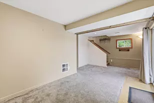 W7109 Dakota Ave, Springfield, WI 53964 - Photo 9