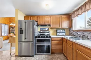 W7109 Dakota Ave, Springfield, WI 53964 - Photo 9