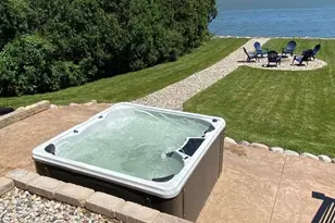 2201 Lakeshore Dr, Racine, WI 53139 - Photo 35