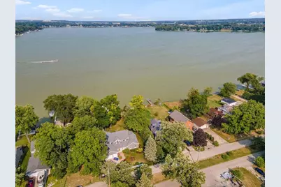 2201  Lakeshore Dr, Racine, WI 53139 - Photo 37