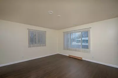 4640 W Brentwood Ct, Milwaukee, WI 53223 - Photo 9