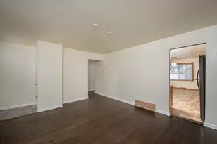 4640 W Brentwood Ct, Milwaukee, WI 53223 - Photo 7