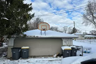 410 Dodie Dr, Waukesha, WI 53189 - Photo 5