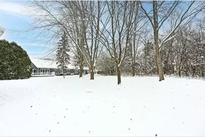 7713 W Terrace Dr, Franklin, WI 53132 - Photo 27