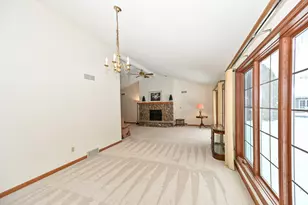 7713 W Terrace Dr, Franklin, WI 53132 - Photo 9