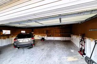 2043 S 81st St, West Allis, WI 53219 - Photo 53