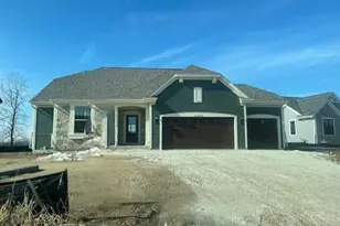 W251N2399 Valleyview Cir, Pewaukee, WI 53072 - Photo 1