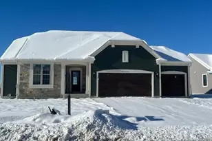 W251N2399 Valleyview Cir, Pewaukee, WI 53072 - Photo 1