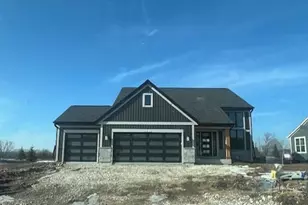 W251N2385 Valleyview Cir, Pewaukee, WI 53072 - Photo 1