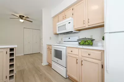 8782  Woodbridge Dr, Greendale, WI 53219 - Photo 9