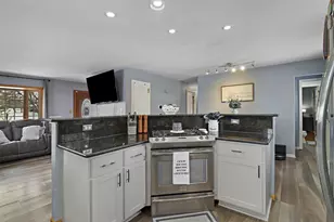 N84W15170 Knoll Terrace, Menomonee Falls, WI 53051 - Photo 9