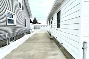 1531 Bryn Mawr Ave, Racine, WI 53403 - Photo 3