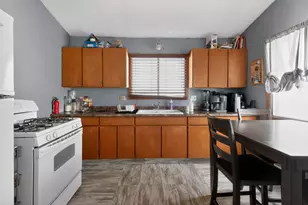 5818 N 72nd St, Milwaukee, WI 53218 - Photo 7