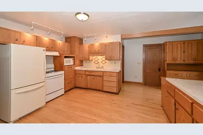 2824 S Lenox St, Milwaukee, WI 53207 - Photo 13