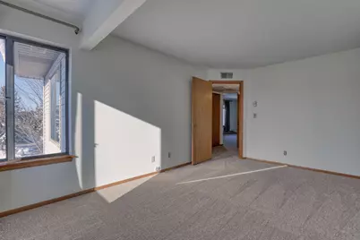 W176N9734  Riversbend Cir, Germantown, WI 53022 - Photo 7