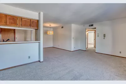 W176N9734  Riversbend Cir, Germantown, WI 53022 - Photo 3