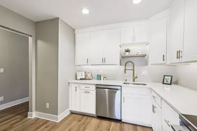 303 E Henry Clay St #306, Whitefish Bay, WI 53217 - Photo 7