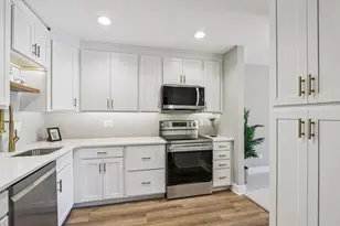 303 E Henry Clay St, Whitefish Bay, WI 53217 - Photo 9